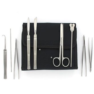 Set mit 9 Handinstrumenten in einem Etui